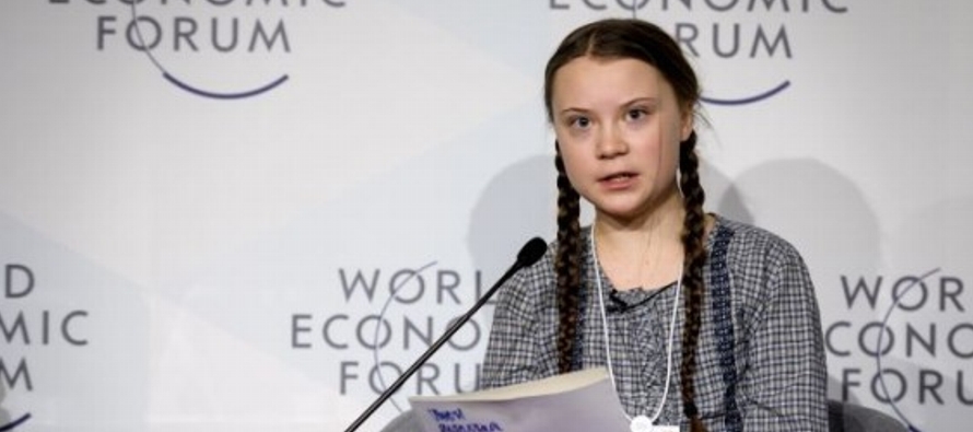 En un discurso en Bruselas, junto a Greta Thunberg, de 16 años, el presidente de la...