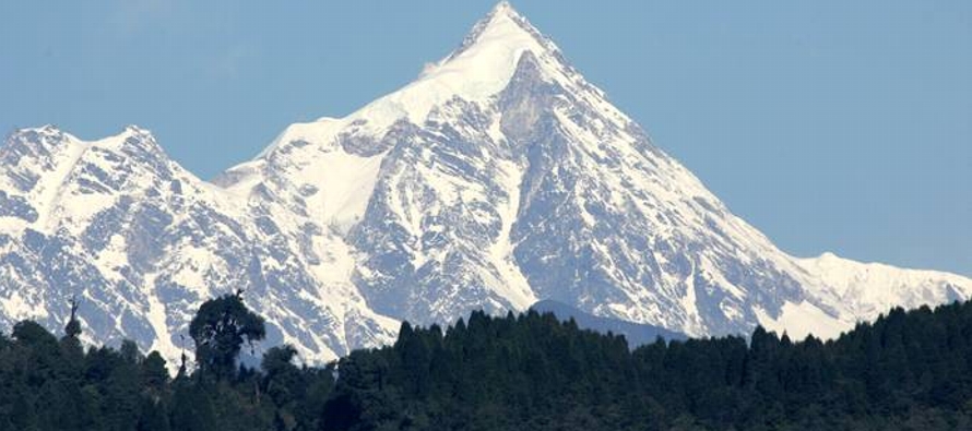 Kanchenjunga es popular entre los montañistas que visitan Nepal en la temporada de escalada...