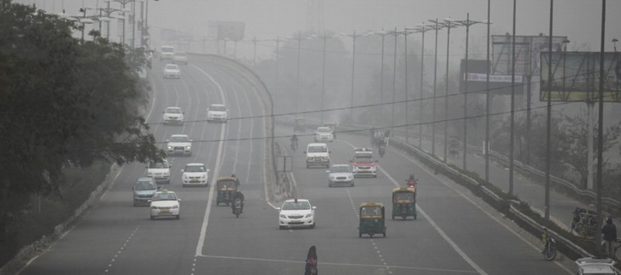 Los autos privados a gasolina y diésel podrán circular en la capital india en...