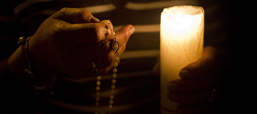 El rosario en su forma actual fue entregado por la misma Virgen María a Santo Domingo de...