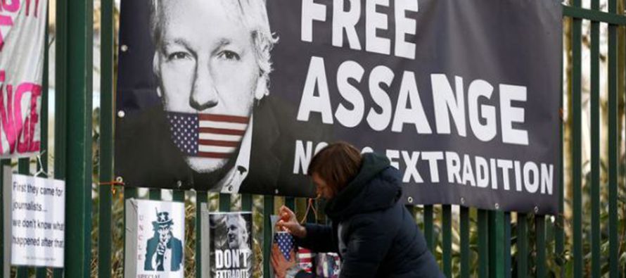 Assange, de 49 años, está tratando de evitar su extradición a Estados Unidos,...