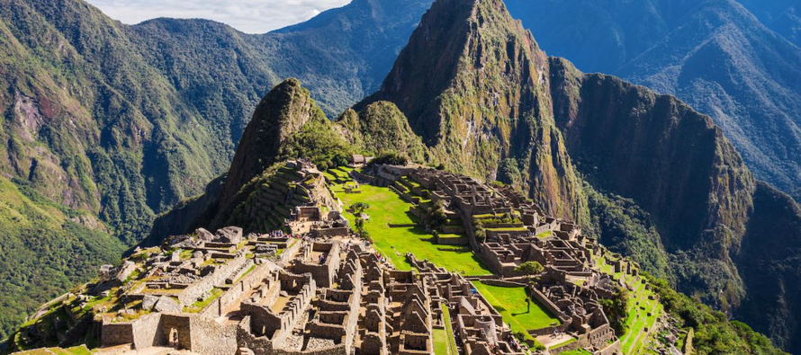 La ciudadela fue construida en las laderas orientales de los Andes en el siglo XV como santuario...