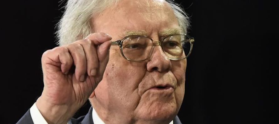 Según los cálculos de la revista Forbes, el patrimonio de Buffett sobrepasó...