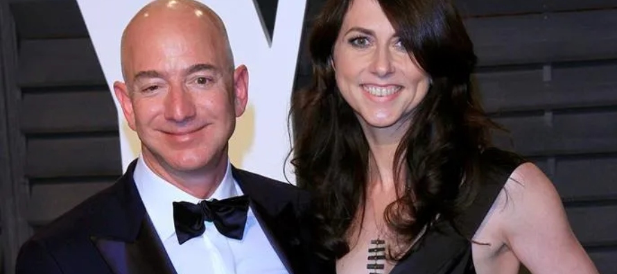 Desde que se divorció de Bezos, Scott ha anunciado donaciones de grandes sumas de dinero en...