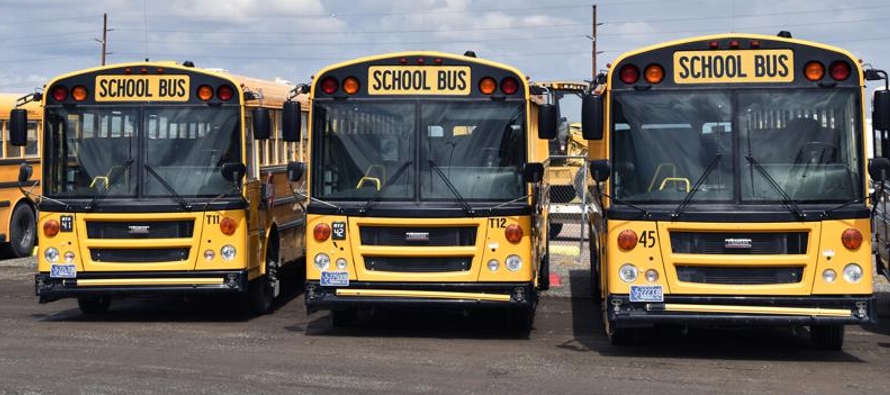La escasez de choferes de autobuses está complicando el regreso de un año escolar de...