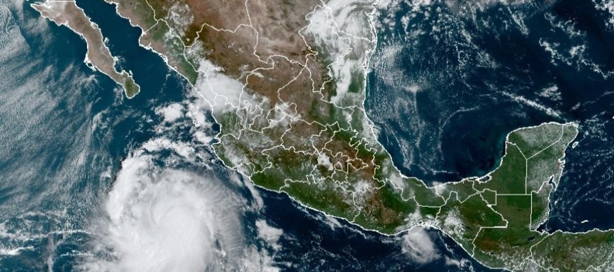 El centro de huracanes advierte la posibilidad de marejadas ciclónicas, inundaciones...