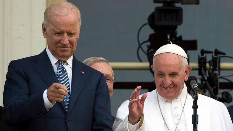 “Biden le agradeció a Su Santidad su defensa de los pobres del mundo y de aquellos que...