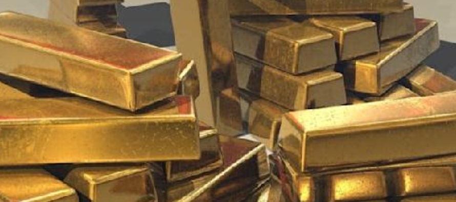 El oro al contado cayó un 0,2% a 1.710 dólares la onza, mientras que los futuros del...