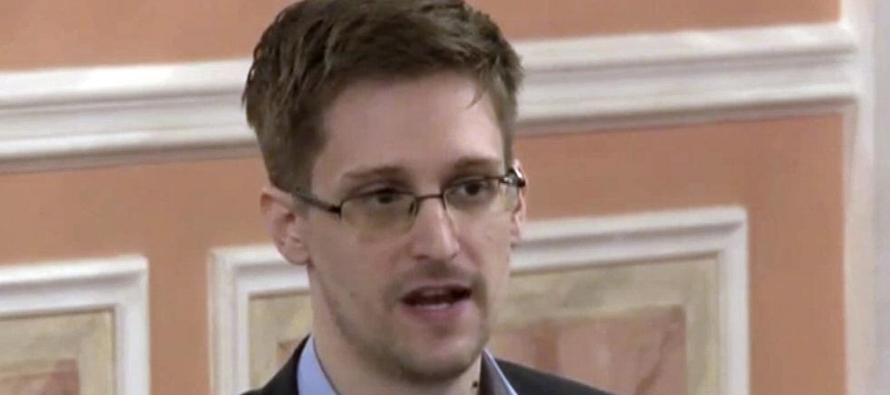 Snowden fue uno de 75 extranjeros que recibieron la nacionalidad rusa por dicho decreto, el cual...
