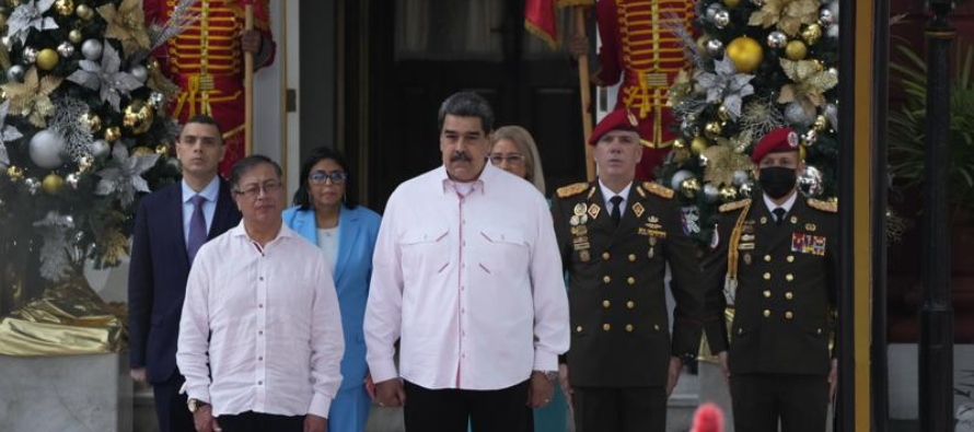 Maduro, por su parte, ha expresado repetidamente que con Petro ahora el ambiente es propicio para...