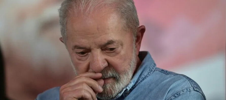 Lula, de 77 años, regresa al trabajo luego de una semana de descanso en el estado de...