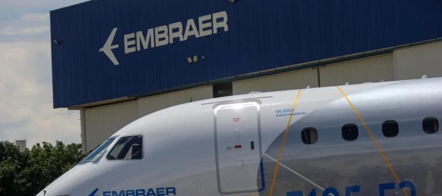 Embraer dijo que las entregas trimestrales incluyeron 10 aviones comerciales y 23 jets ejecutivos,...