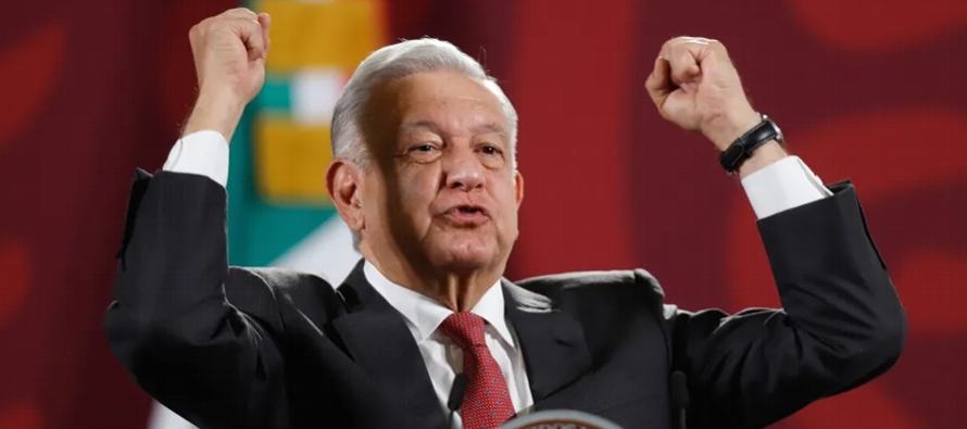 López Obrador atribuyó esta subida del PIB a la inversión pública y...