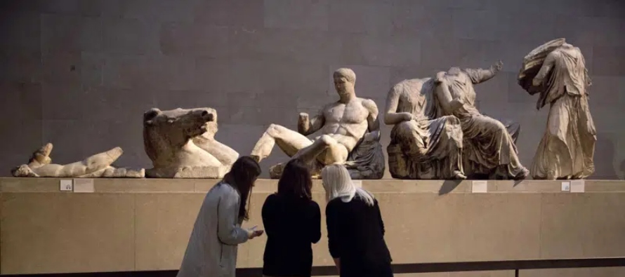 En su sitio web, el museo se dijo dispuesto a considerar prestar las esculturas a Grecia, pero que...