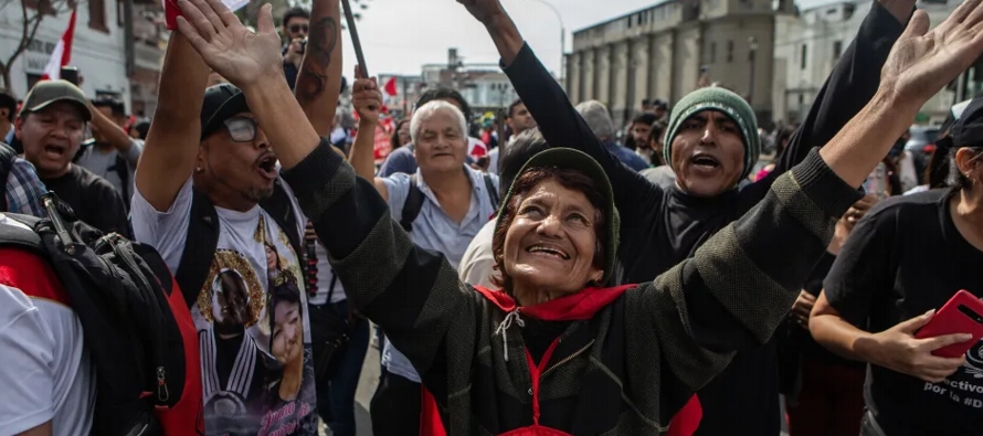 A diferencia de su predecesor, Dina Boluarte, de 60 años, la nueva presidenta de Perú...