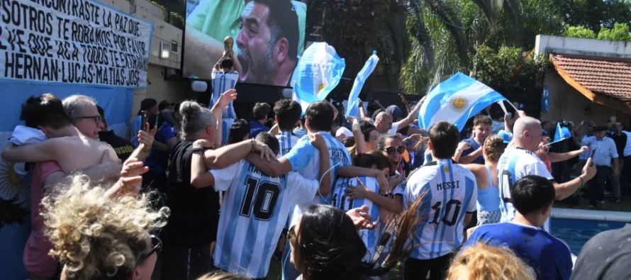 Con el pitido final, las calles de Buenos Aires fueron una maratón para llegar al...
