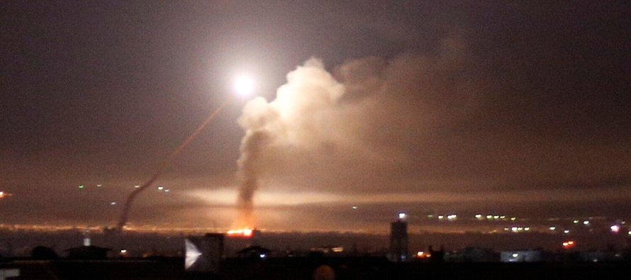 La agencia de noticias oficial siria, SANA, informó que Israel disparó misiles...