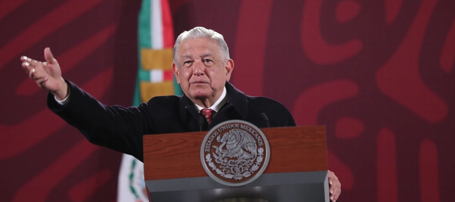 Durante su conferencia diaria, López Obrador comentaba aspectos de la reforma...
