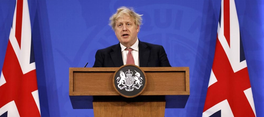 El primer ministro Boris Johnson anuncio el lunes la estrategia de su gobierno conservador para...