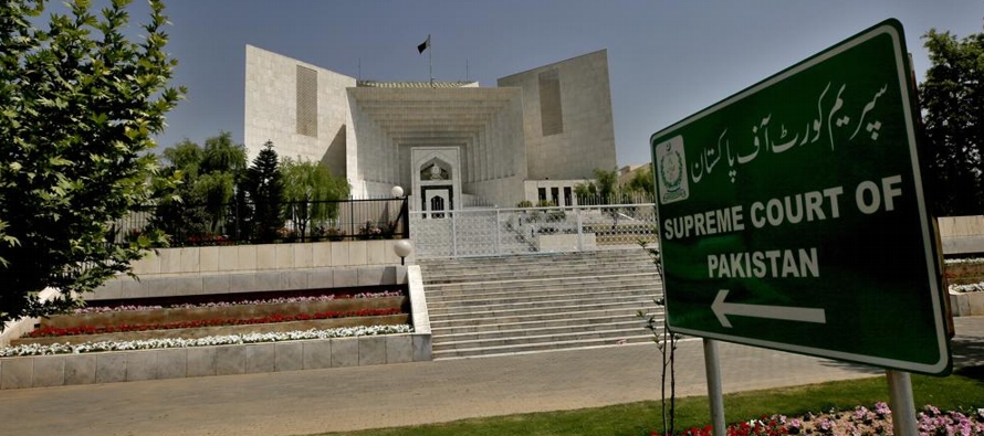 Khan disolvió el Parlamento el domingo y allanó el camino para elecciones anticipadas...