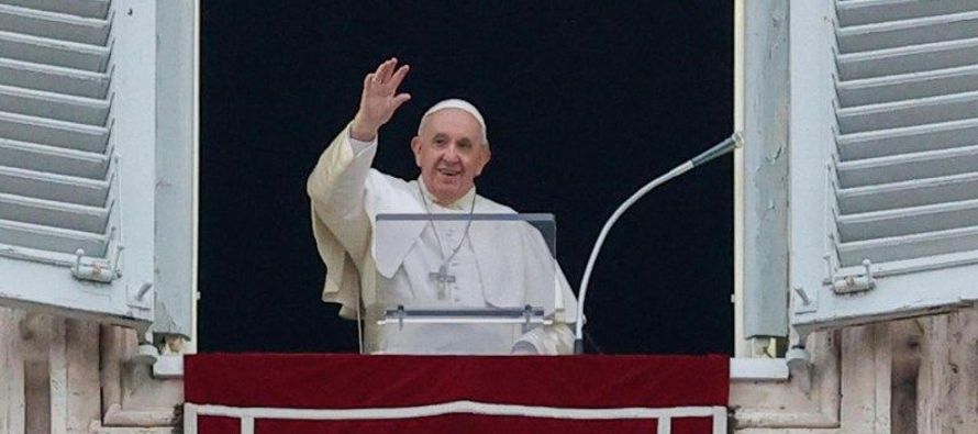 Antes del rezo del Regina Coeli, el Pontífice recordó que ante las vicisitudes de la...