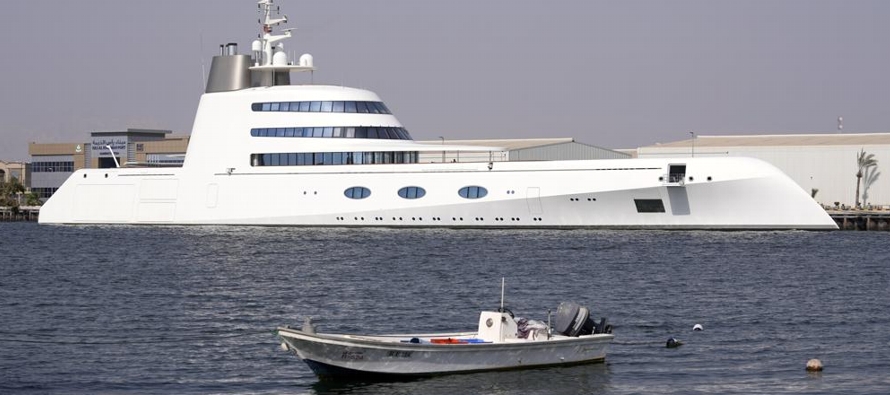 El Motor Yacht A pertenece a Andrey Melnichenko, un oligarca con un patrimonio de 23,500 millones...