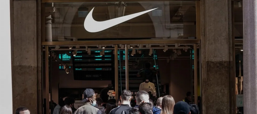 "La compañía Nike tomó la decisión de irse del mercado ruso",...
