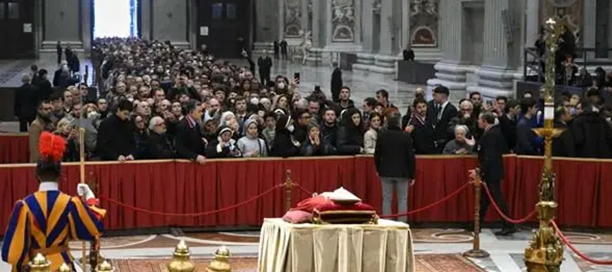 Benedicto XVI falleció el sábado a los 95 años, 10 después de su...