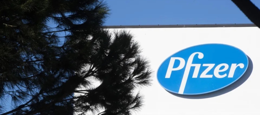 La farmacéutica estadounidense Pfizer anunció este martes que va a ofrecer todo su...