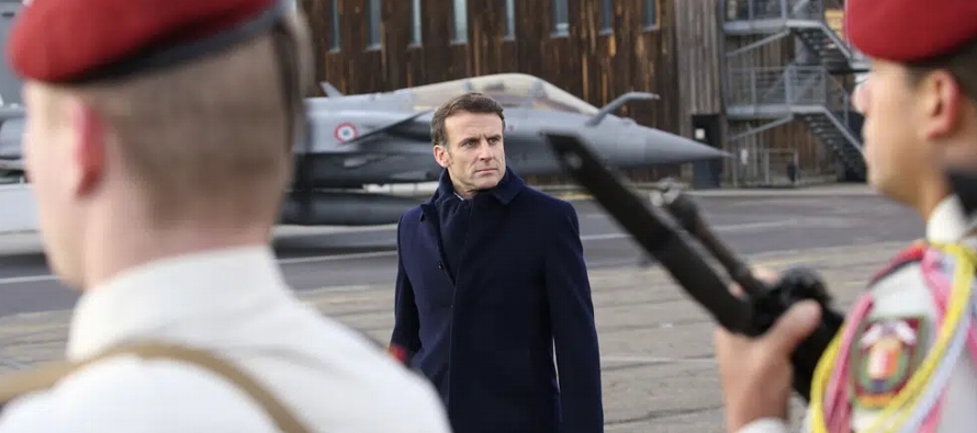 Macron anunció un proyecto de presupuesto militar de 413,000 millones de euros para el...