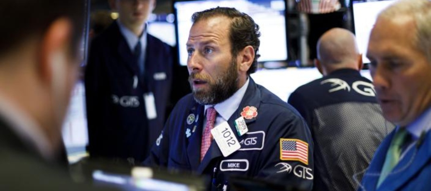 El Dow Jones de Industriales ganó un 0,76 % o 254,07 puntos, hasta 33.629,56; mientras que...