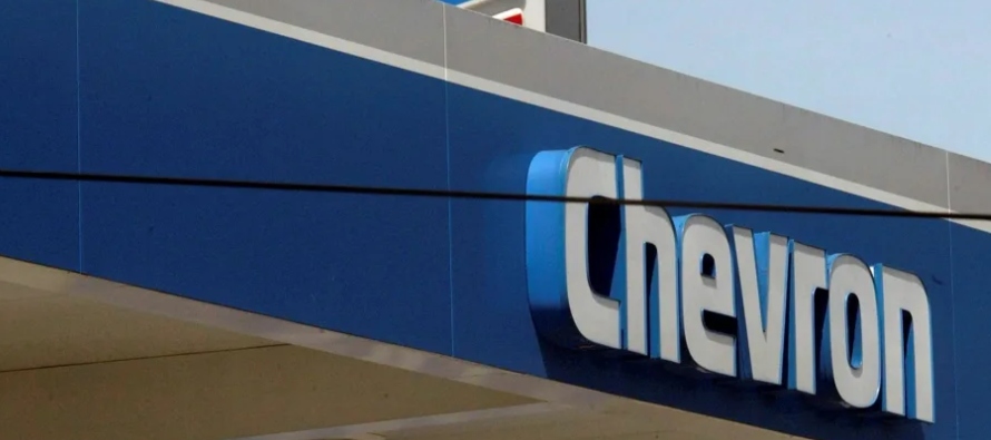 En ese contexto, el flujo de caja libre anual de Chevron en 2022 se elevó a unos 37,600...