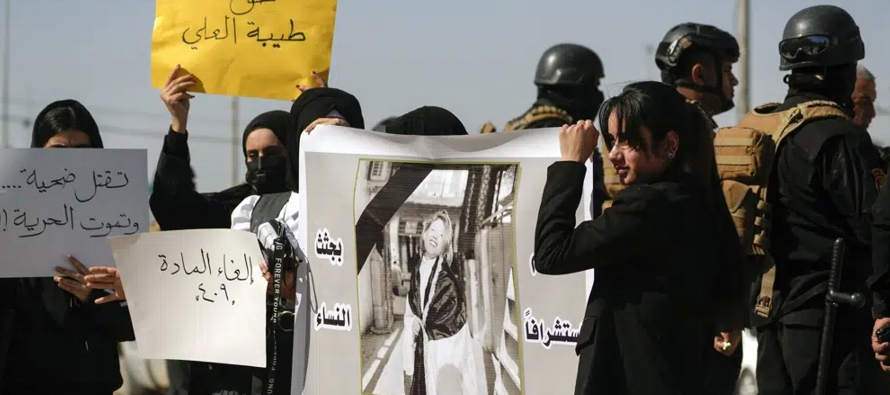 Grupos defensores dieron la voz de alarma sobre la violencia contra las mujeres en Irak y la...