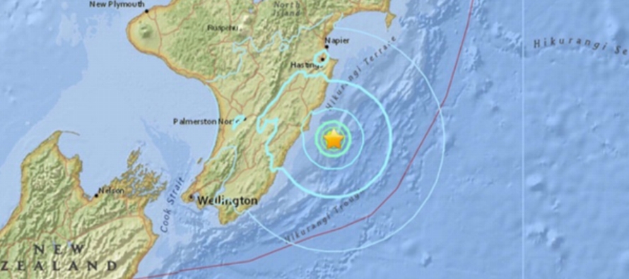 El temblor se produjo bajo el estrecho de Cook entre las islas Norte y Sur, a 74 kilómetros...