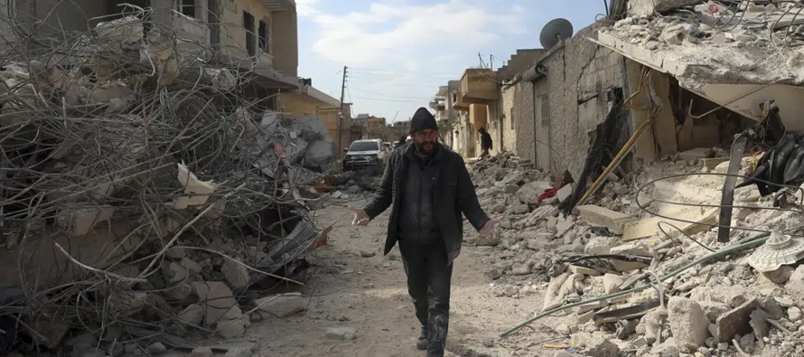 La ONU reportó alrededor de 6,000 decesos en toda Siria, incluyendo 4,400 en la...