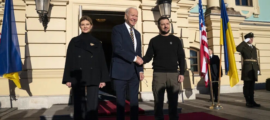 Biden pasó más de cinco horas en la capital de Ucrania. Se reunió con...
