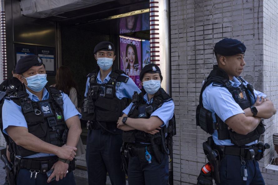 La policía de Hong Kong le impidió el domingo a activistas unirse a una anticipada...