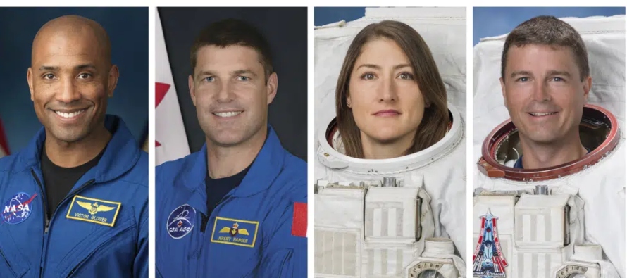Los tres estadounidenses y un canadiense serán los primeros en volar la cápsula Orion...