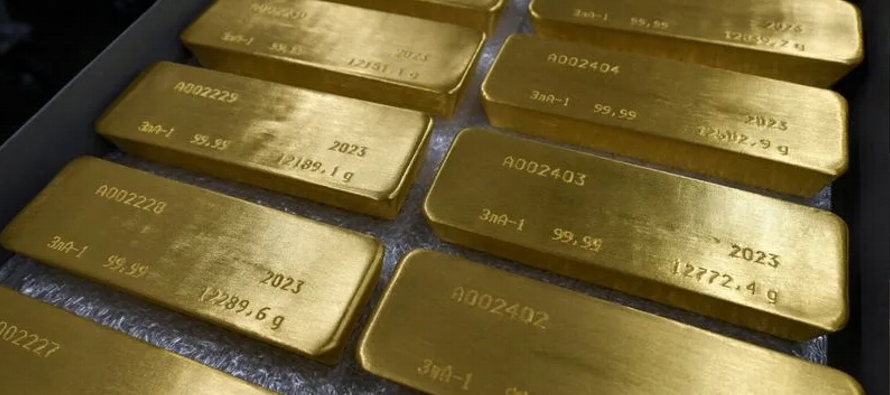 El oro al contado cotizó estable en 2.020,30 dólares la onza a las 1746 GMT,...