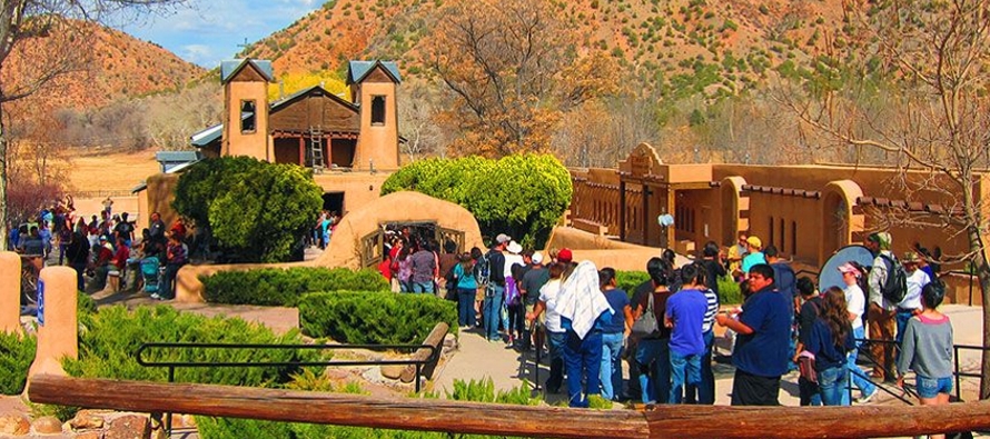 El Santuario de Chimayó, al norte de Santa Fe, es uno de los centros de peregrinación...