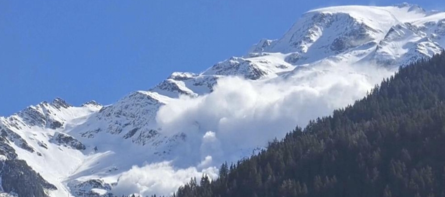 El alud de nieve se produjo en el glaciar Armancette en Contamines-Montjoie, en la región de...