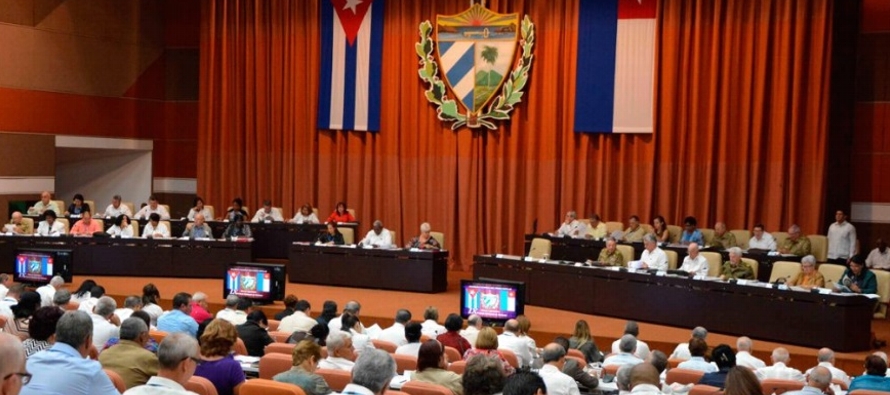 Algunos críticos señalan que las cosas no cambiarían si Cuba mantiene el...