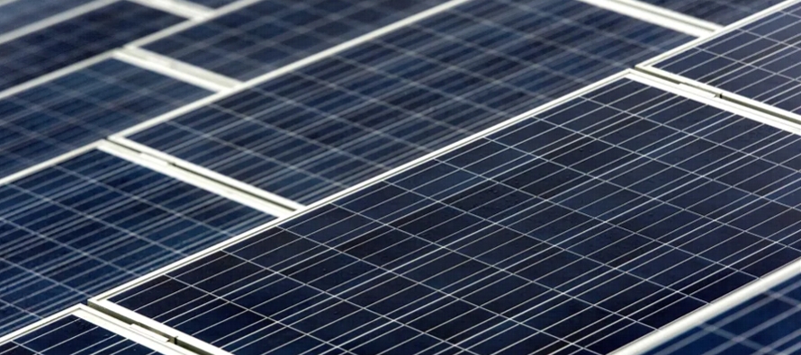 Este año se calcula que la adopción de energía solar para el sector...