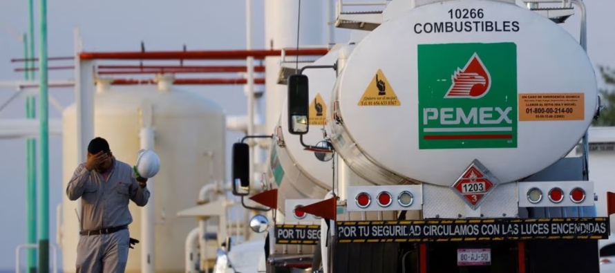 La petrolera advierte de que para desarrollar sus reservas de hidrocarburos y amortizar los...