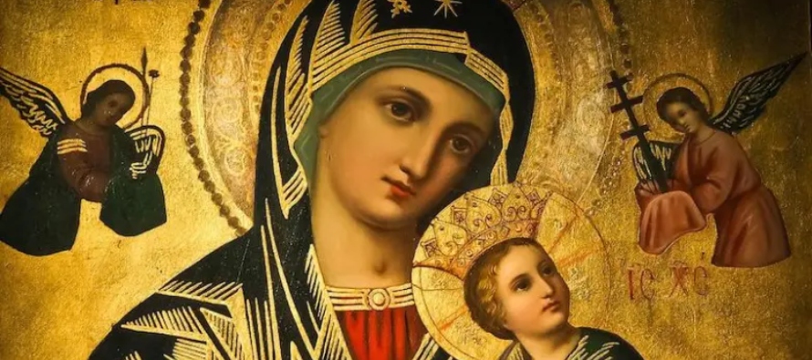 Todo verdadero cristiano tiene que amar y venerar a María, pues es la Madre de nuestro...