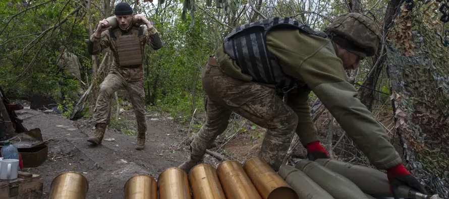 Las tropas de Ucrania están recibiendo entrenamiento occidental, así como armas...