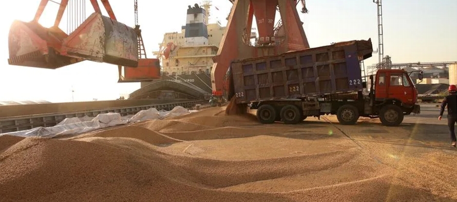 Las importaciones del primer comprador mundial de soja superaron los 7,26 millones de toneladas de...