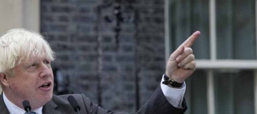  El ex primer ministro británico Boris Johnson dejó una estela de caos el...