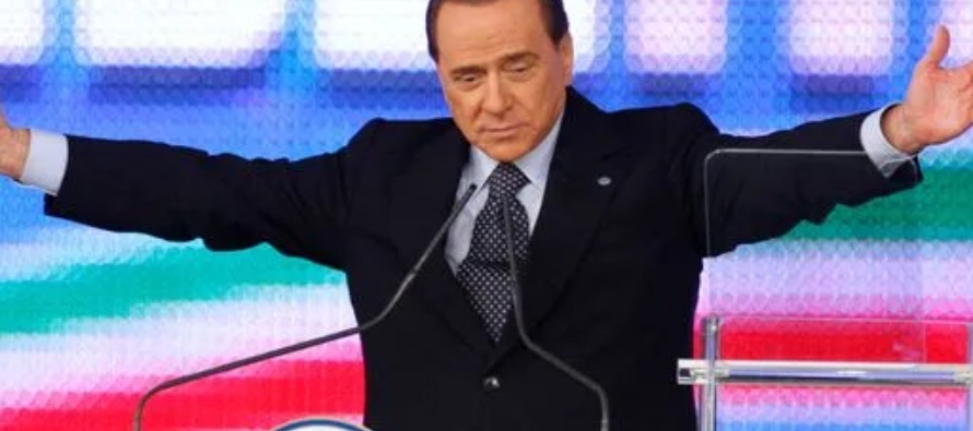 FEBRERO DE 2006: "Soy el Jesucristo de la política", dijo Berlusconi a sus...