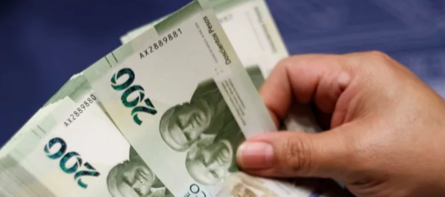 El peso mexicano cerró la semana con una apreciación de 1,12 % o 19,3 centavos,...